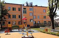 Le�ny plac zabaw przy ul. Kadet�w. Przedszkole zyska nowoczesn� przestrze� do zabawy