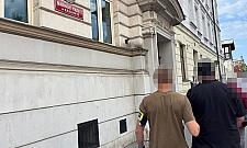 Wpad� po wyj�ciu z basenu. Kryminalni z Woli zatrzymali trzech poszukiwanych
