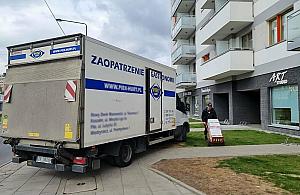 Niebezpieczny chodnik na Jelonkach. Trzeba pilnować dzieci
