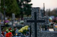Op�aty cmentarne w Warszawie: co p�acisz cmentarzowi, a co zak�adowi pogrzebowemu