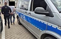 Pijany, z trzema zakazami i narkotykami. Wpad� podczas awantury