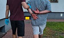 Miał w ręku tasak. Na osiedlu uszkodził trzy skutery