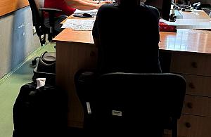 Przyspieszy� kroku na widok policjant�w. W kieszeni mia� marihuan�