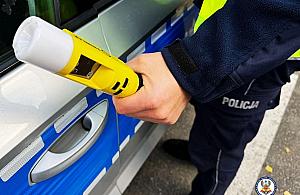 Warszawa. Pijany motorowerzysta rozbił się na Odlewniczej. Miał prawie 4 promile