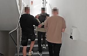 Chcia� licencj� na przew�z os�b. Policjanci zatrzymali go przy odbiorze dokumentu