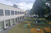 Parking przy ��obku na Chodeckiej nie dla rodzic�w? Stra�nicy nie widz� problemu