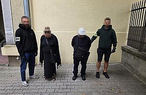 Udawali klient�w na bazarze Olimpia. Ich celem by�y portfele