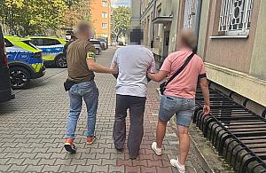 Dw�ch poszukiwanych zatrzymanych przez kryminalnych na warszawskiej Woli