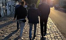 Dw�ch poszukiwanych zatrzymanych przez kryminalnych na warszawskiej Woli