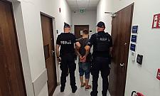 Uderza� samochodem w �awk�. Policjanci zatrzymali nietrze�wego kierowc�