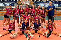 Siatkarki ze Stanis�awowa Pierwszego na podium og�lnopolskiego turnieju