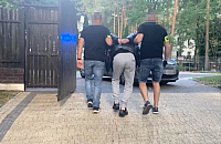 24-latek poszukiwany listem gończym zatrzymany pod Warszawą