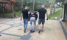 24-latek poszukiwany listem gończym zatrzymany pod Warszawą