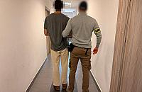 Zaplombowany plecak na stacji paliw. Policjanci zatrzymali 23-latka