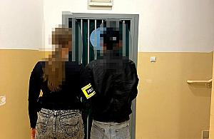 33-latek z metamfetamin�. Narkotyki ukry� w czarnej m�skiej torebce