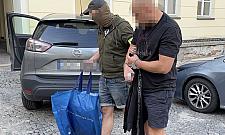 Narkotyki w mieszkaniu i mercedesie. Dwóch mężczyzn aresztowanych