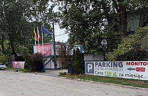 Hostel przy ul. Instalatorów. Co dalej z autokarami i uciążliwym zapachem?