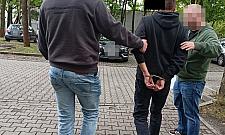 Nie otwierał drzwi policjantom. Liczył, że w końcu odpuszczą