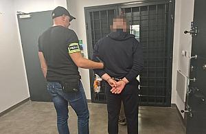 Ponad kilogram substancji w mieszkaniu 31-latka. Twierdził, że znalazł je w lesie