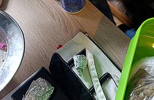 Ponad 100 gram�w narkotyk�w w mieszkaniu 47-latki. Kobieta z zarzutami