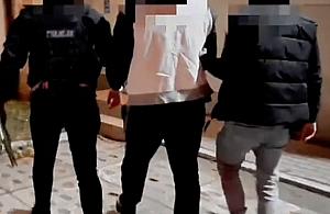 Ukrywa� si� w domku letniskowym. Wpad� w r�ce policjant�w z Woli
