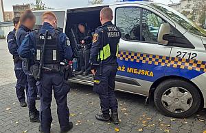 Nietrze�wa 16-latka spa�a na �awce w Parku nad Balatonem. Nie pami�ta�a, co si� dzia�o