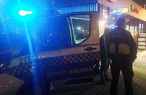 Na Grochowskiej poprosił strażników o pomoc. Mężczyzna był w kryzysie psychicznym