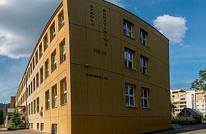 Szko�a Podstawowa nr 82 na Bemowie z dodatkowymi inwestycjami